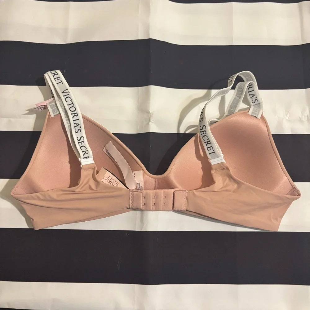 Victoria’s Secret Wireless T-Shirt Bra - Picture 5 of 7